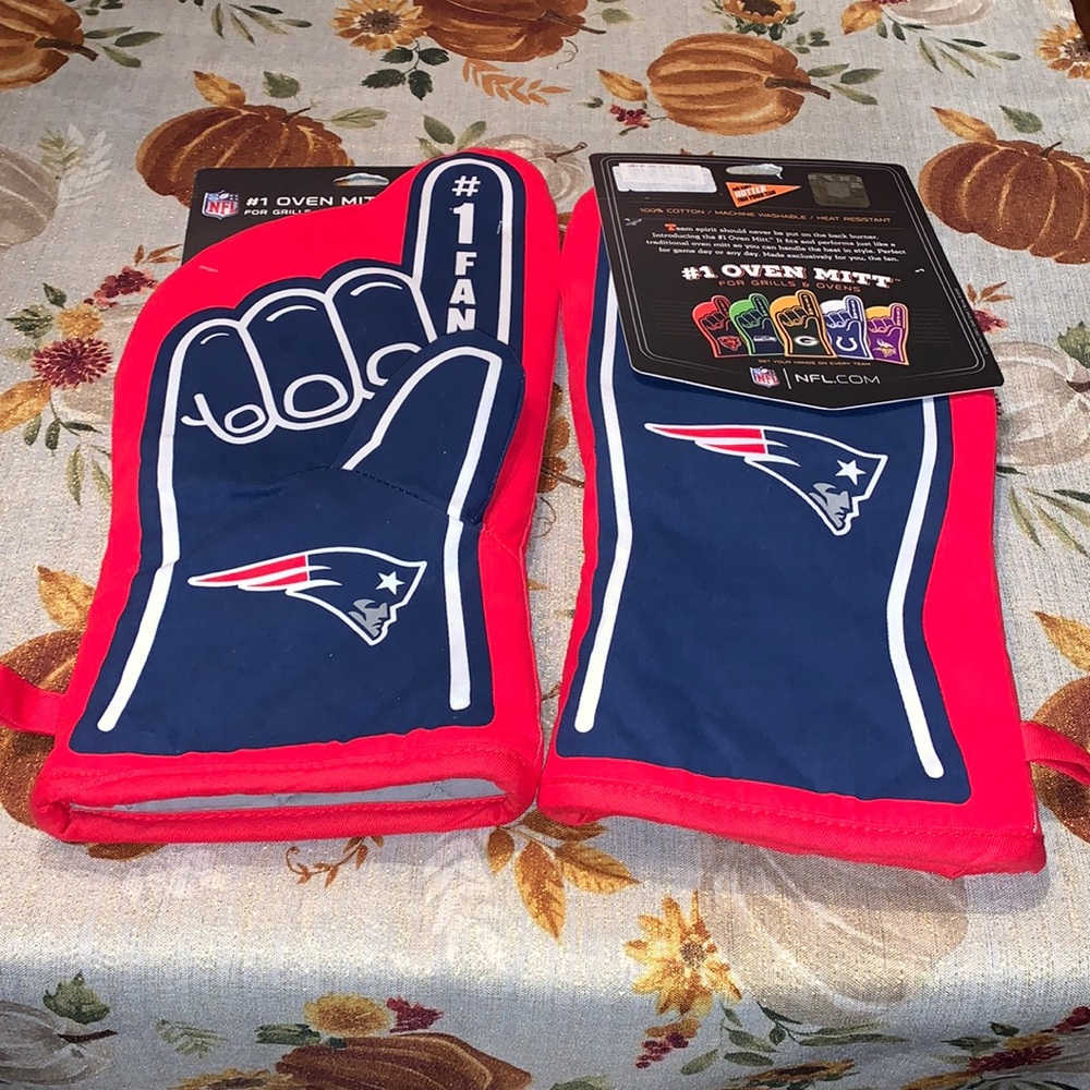 New NFL N.E. Patriots oven mitts
